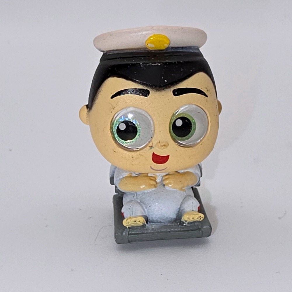 Disney Doorables Captain B. McCrea 1 Inch White Good Series 10 WALL-E
